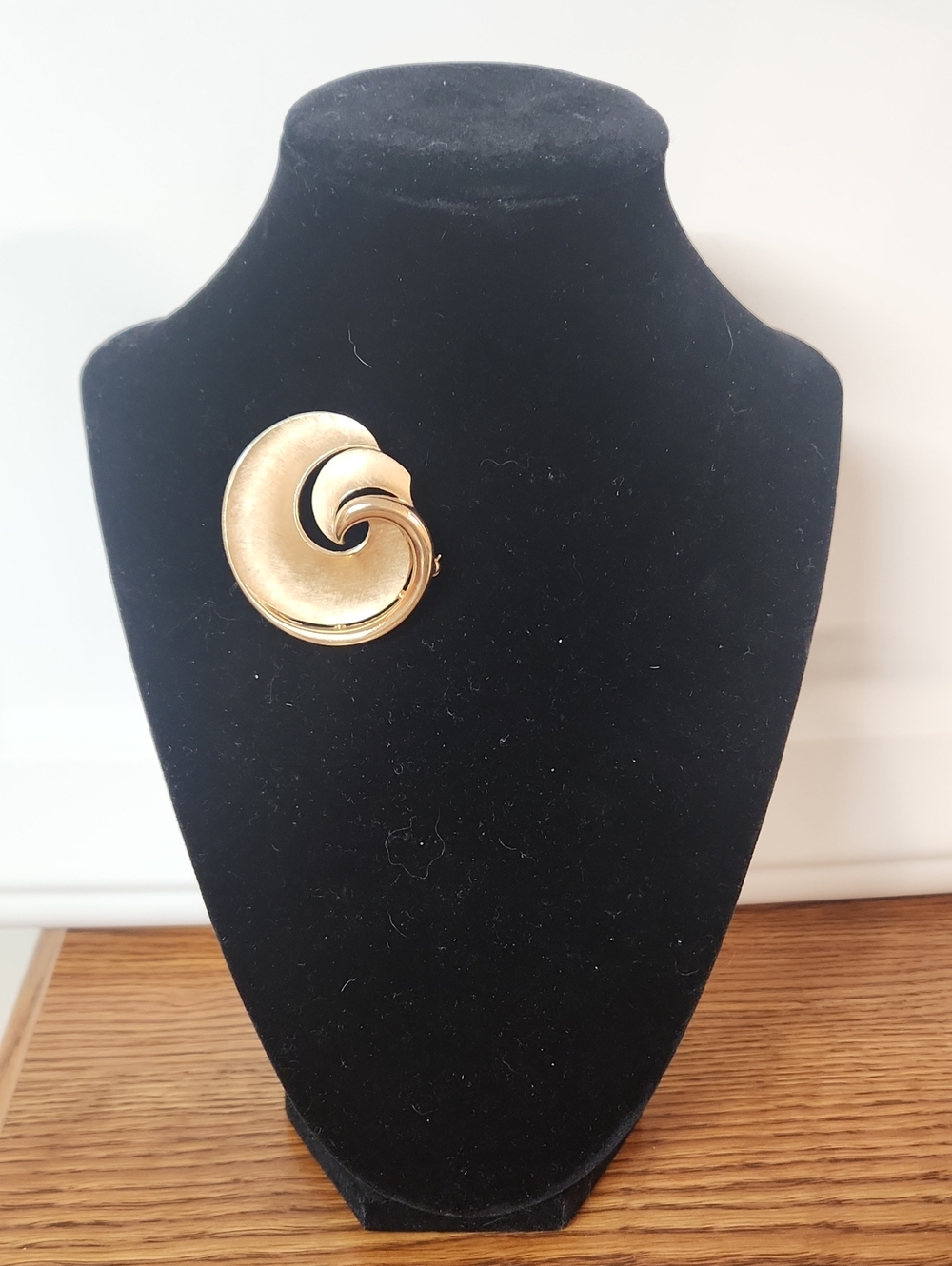 Signed TRIFARI Gold-Tone Swirl Brooch - Elegant Women’s Jewelry